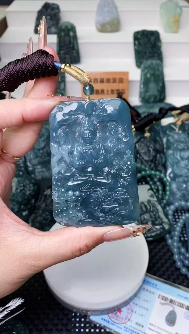 颈饰未镶嵌翡翠
