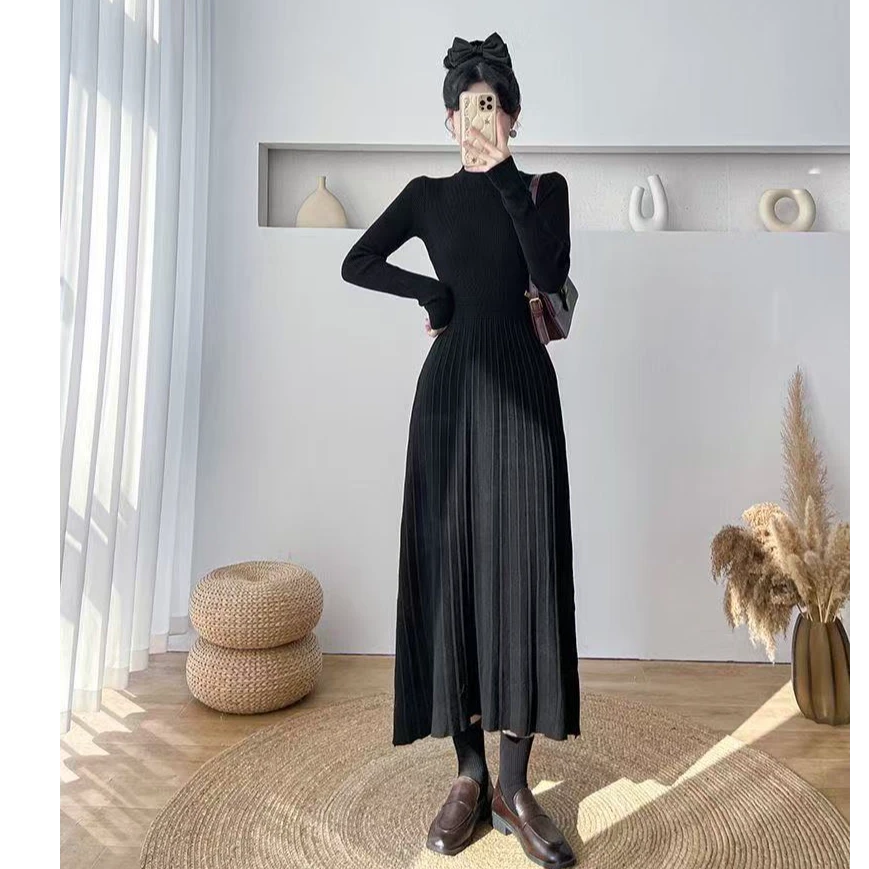 黑色半高领针织连衣裙女秋冬新款赫本风法式高腰内搭打底毛衣裙子