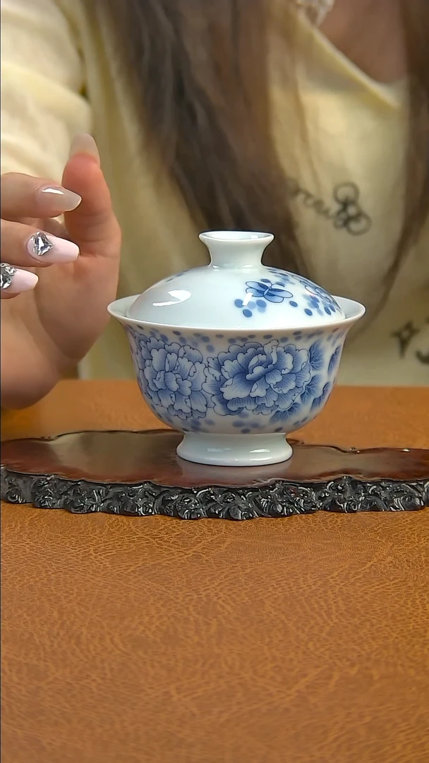 景德镇手工青花牡丹盖碗