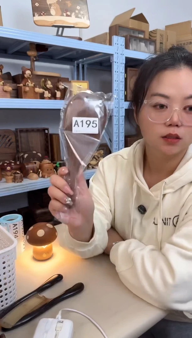 木195号北美黑胡桃大号圆形气垫梳特价