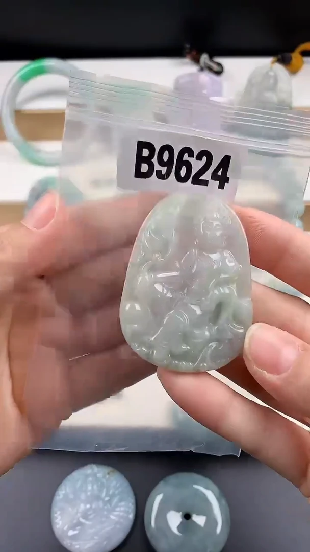 颈饰未镶嵌翡翠天然翡翠吊坠挂件