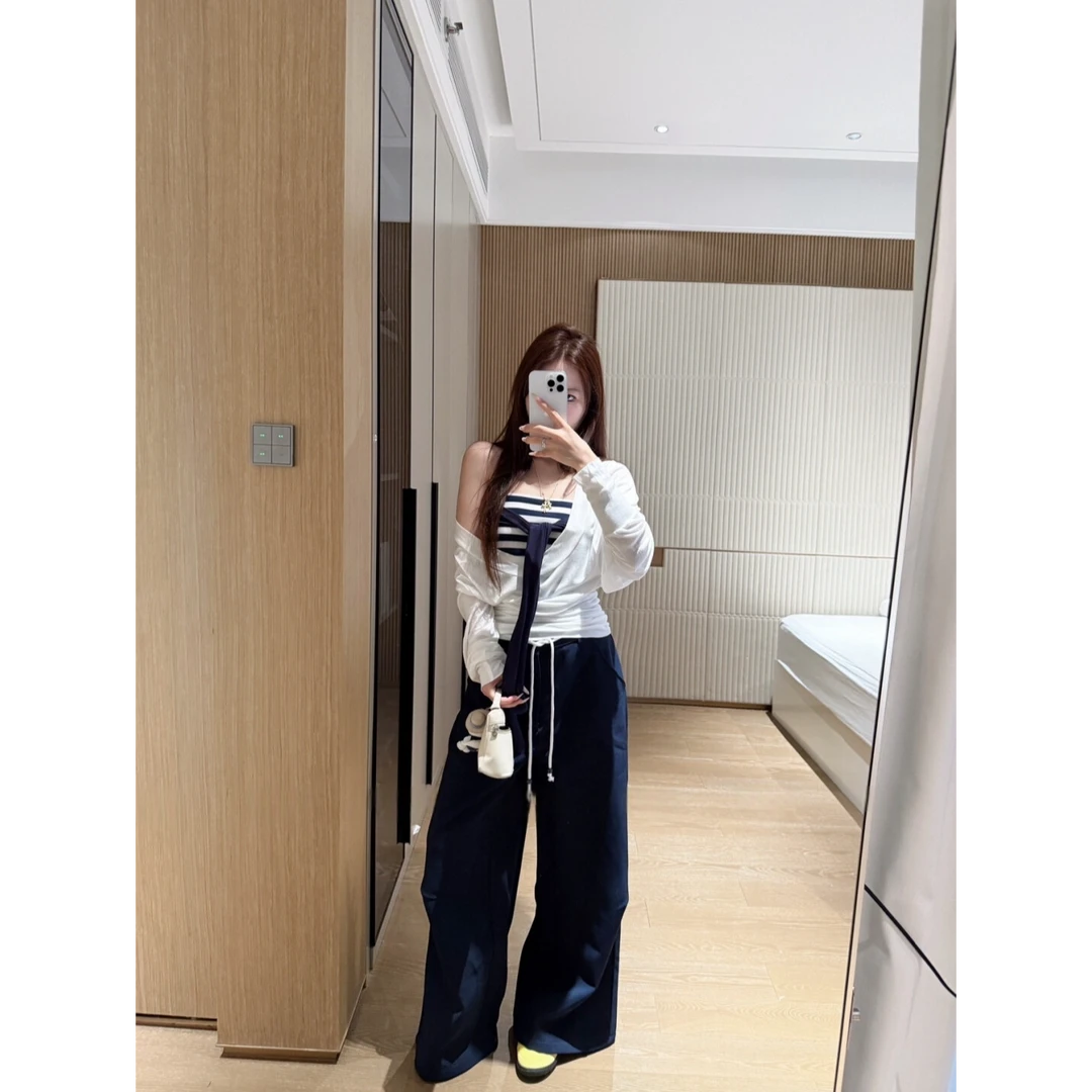 早秋辣妹 白色U领长袖修身T恤罩衫慵懒风上衣叠穿条纹抹胸套装女