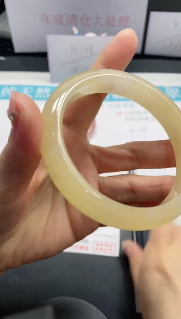 【闪购商品】石英质玉手镯未镶嵌47