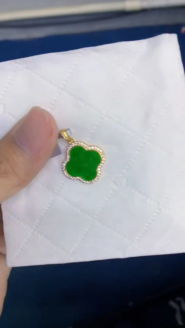 翡翠未镶嵌颈饰             1