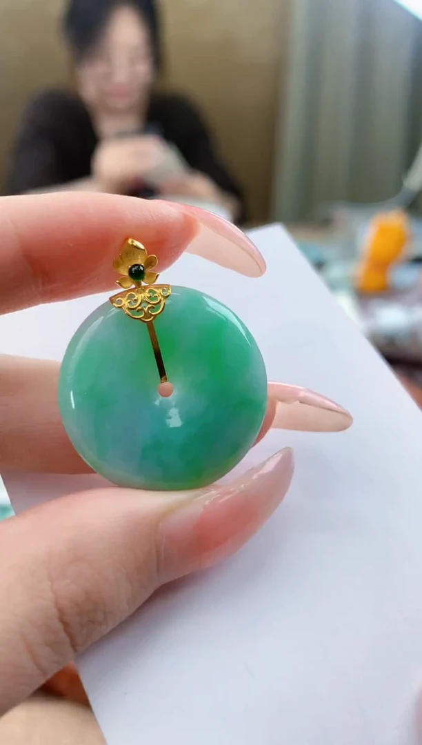颈饰18K金镶嵌翡翠天然A货翡翠挂件