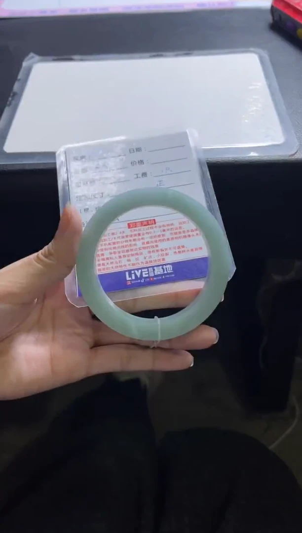 未镶嵌手镯定制翡翠雪**飘定制手镯不退不换