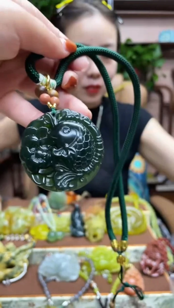 未镶嵌蛇纹石玉颈饰·