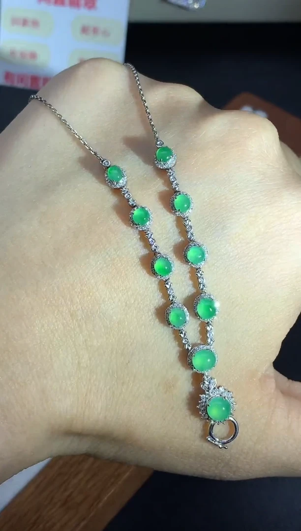 颈饰18K金镶嵌翡翠777-中国好珍宝