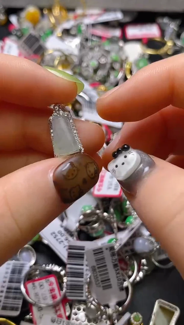 银S925镶嵌戒指翡翠百内无证书