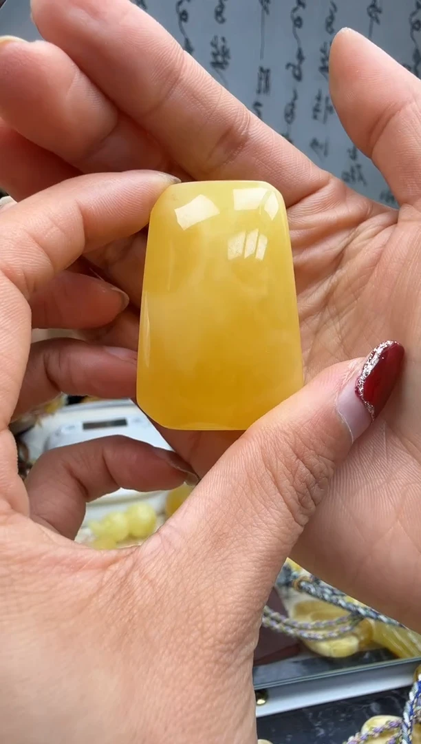 【闪购商品】琥珀裸石未镶嵌挂坠