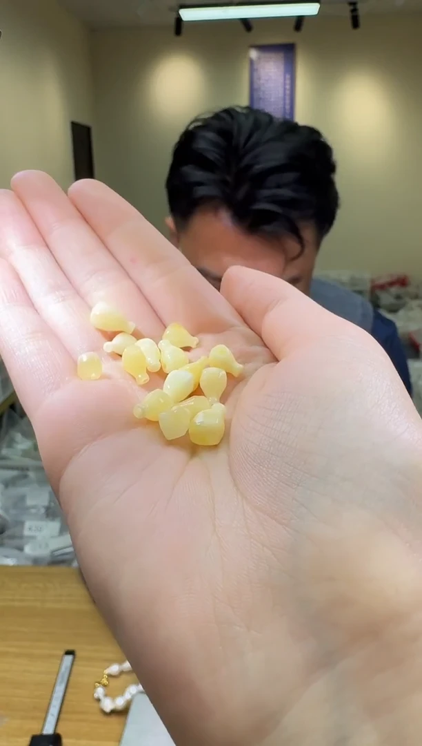蜜蜡未镶嵌珠宝奇石多样性发一件 506