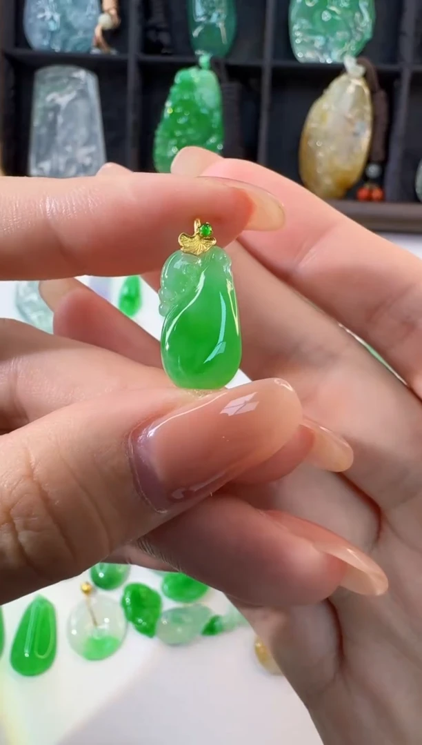 颈饰18K金镶嵌翡翠缅甸A货翡翠