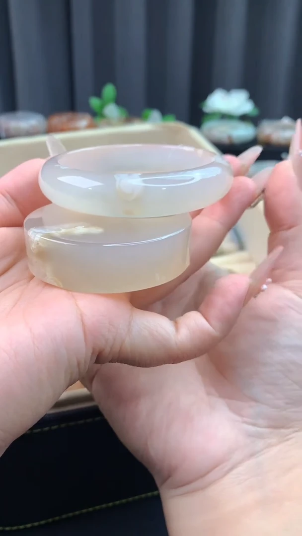 未镶嵌手镯石英质玉（57圈口）赠送镯心