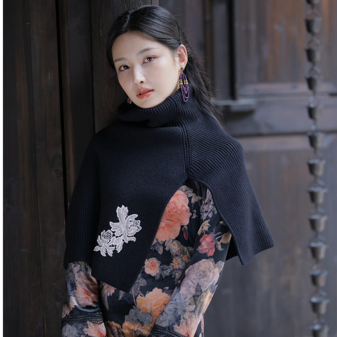 逸红颜眷钰2025新冬立体绣花万能披肩围巾女