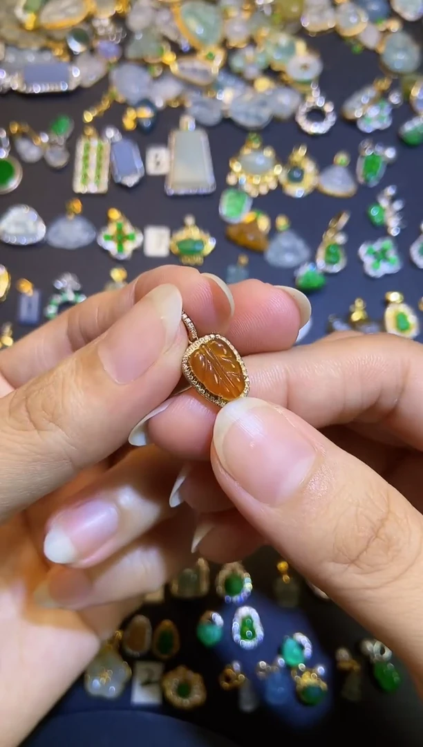 翡翠18K金镶嵌吊坠(不含链)1