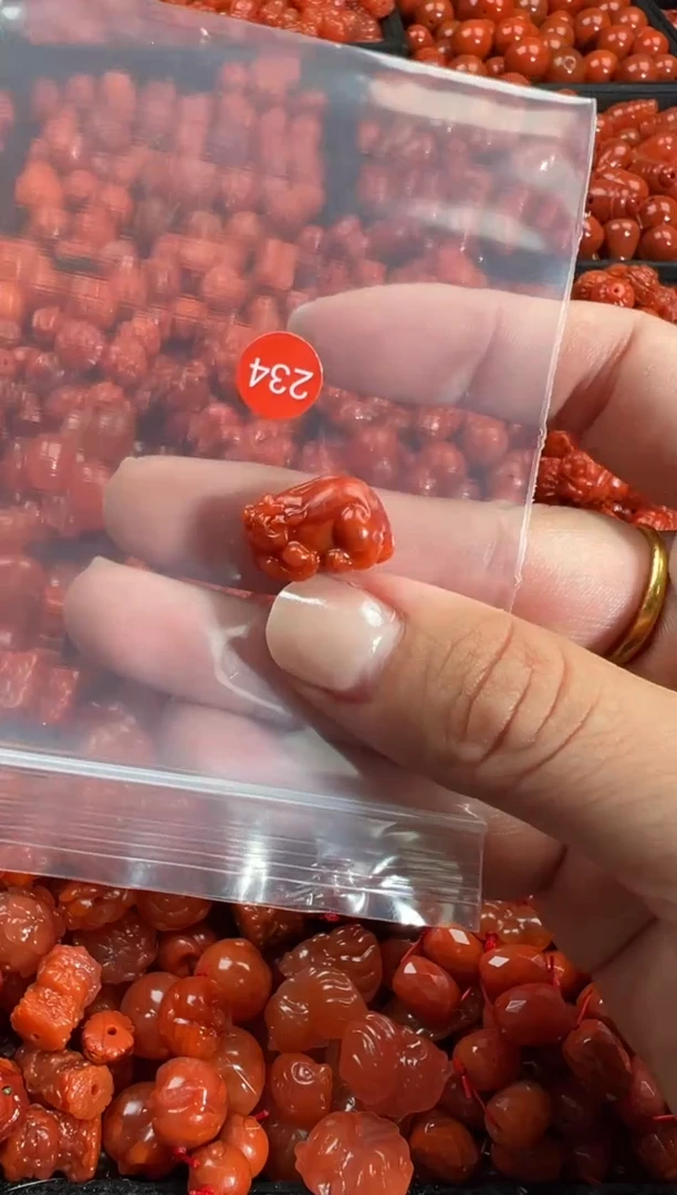 颈饰未镶嵌南红玛瑙1