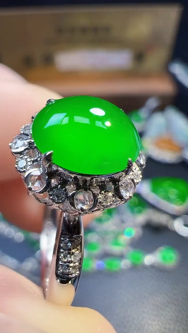 翡翠戒指18K金镶嵌子*翡翠