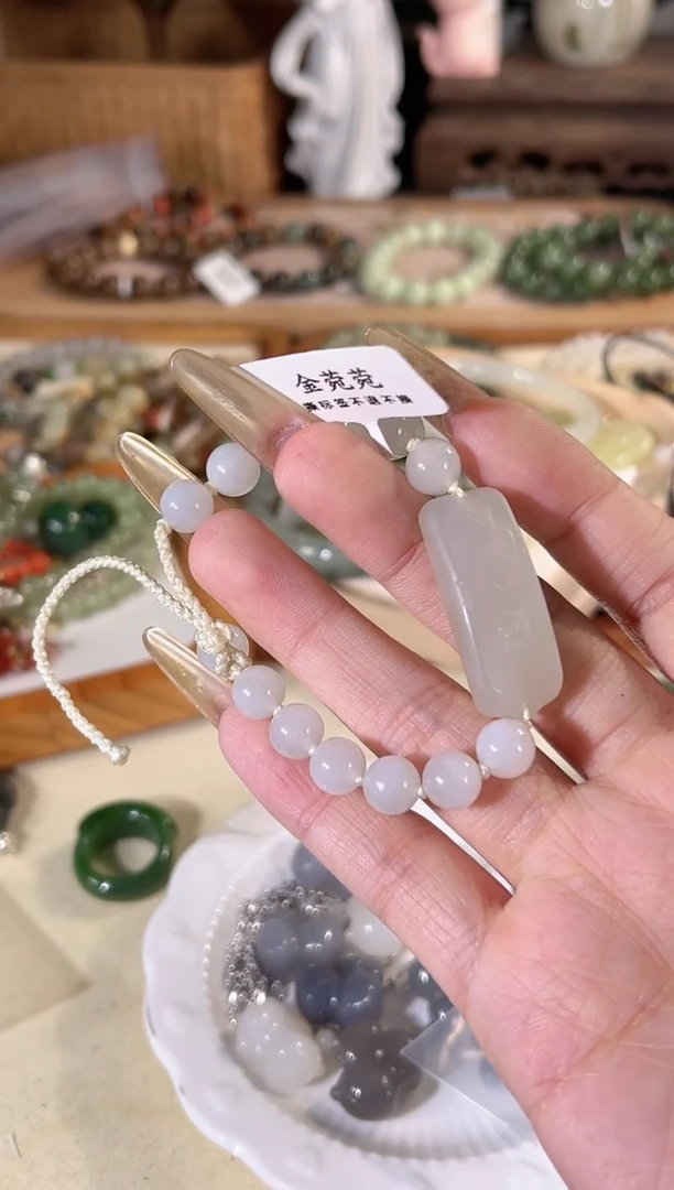 未镶嵌手链和田玉多样性发其一