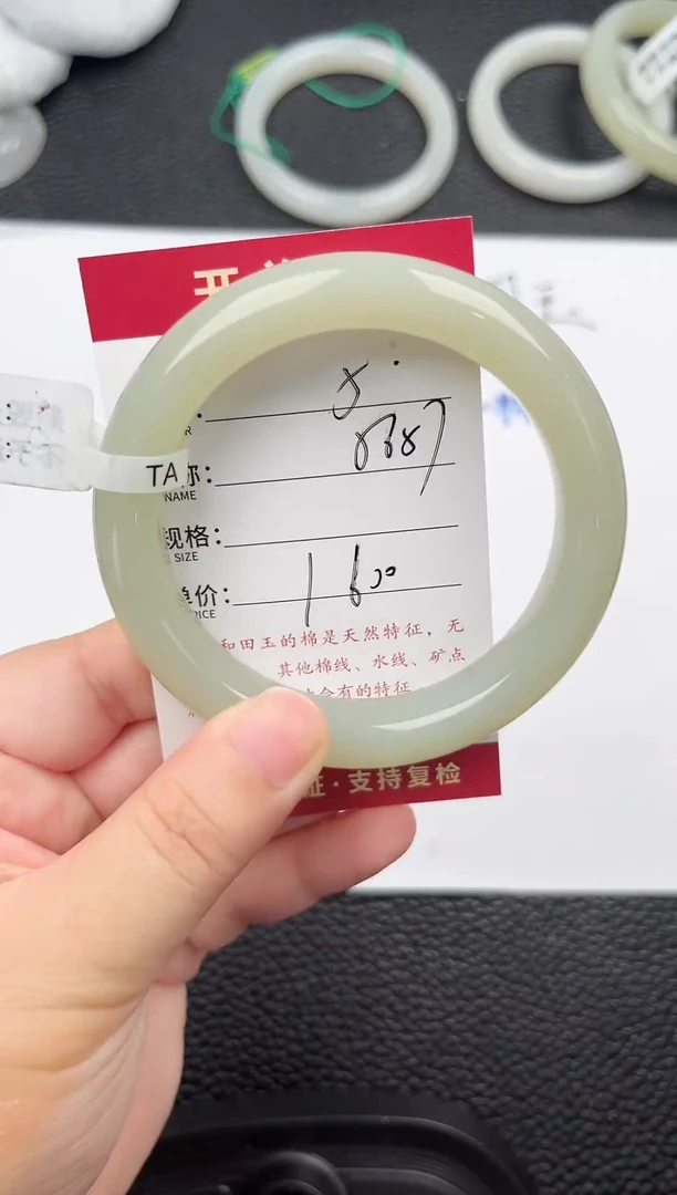 未镶嵌手镯和田玉和田玉手镯微色差05