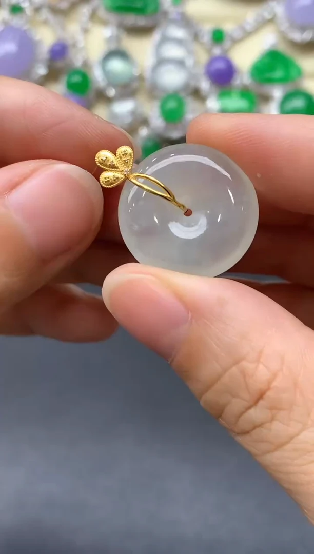 颈饰18K金镶嵌翡翠144国好珍宝