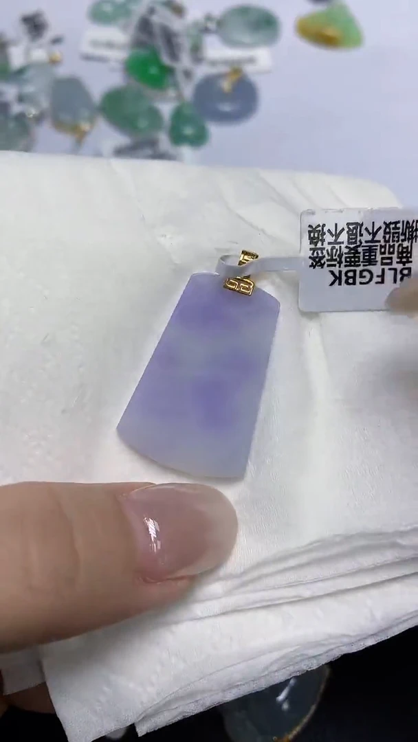 翡翠18K金镶嵌颈饰天然缅甸翡翠A货