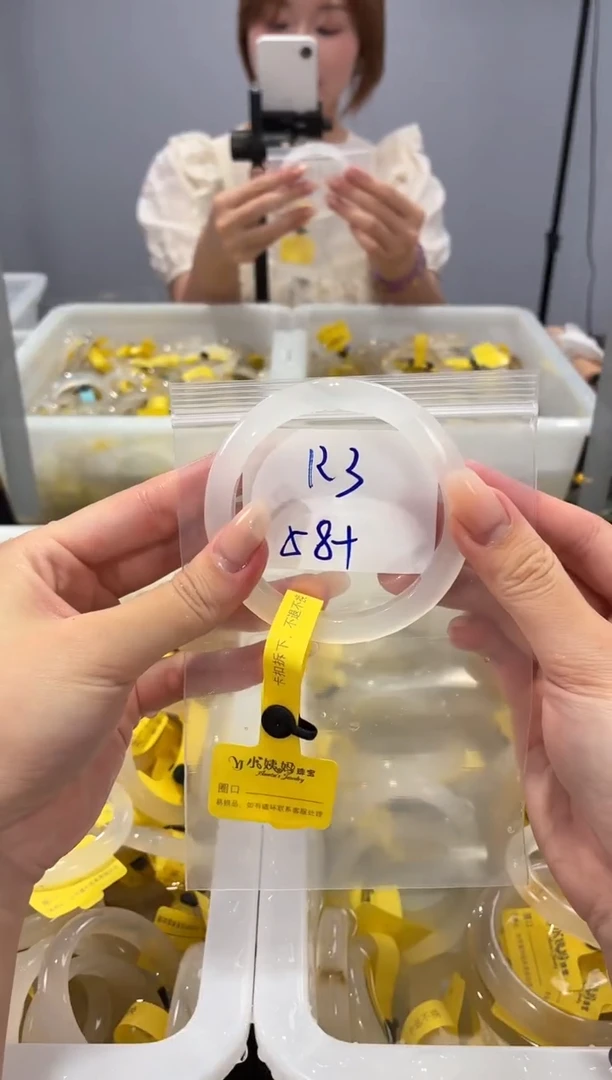 玛瑙/玉髓手镯未镶嵌紫**梦R3