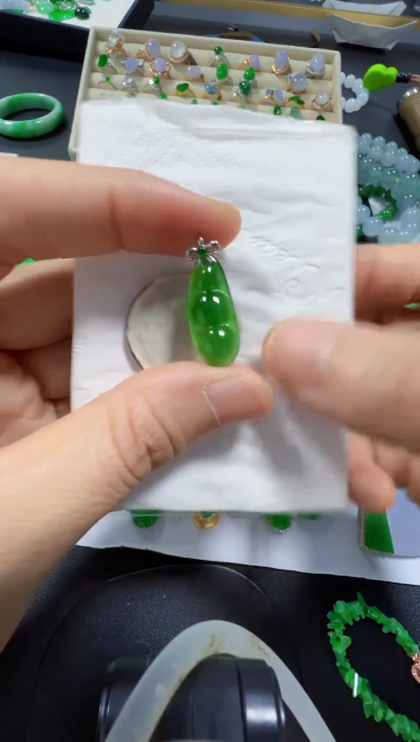 吊坠(不含链)18K金镶嵌翡翠800