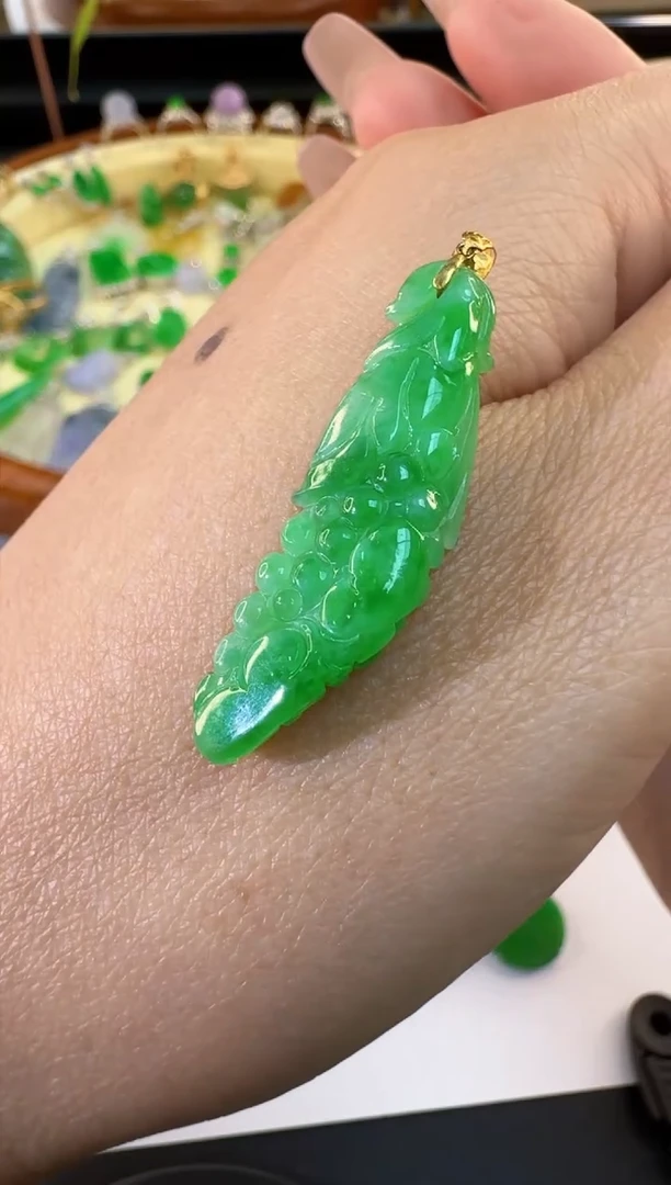 【闪购商品】翡翠颈饰18K金镶嵌缅甸A货翡翠吊坠