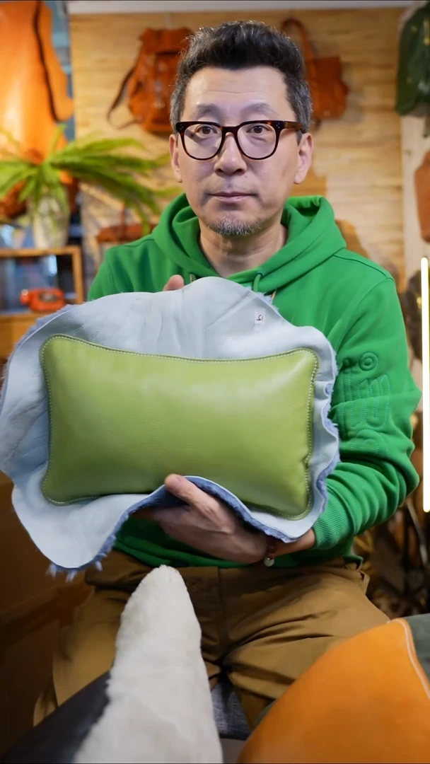 真皮配羊毛靠垫12号