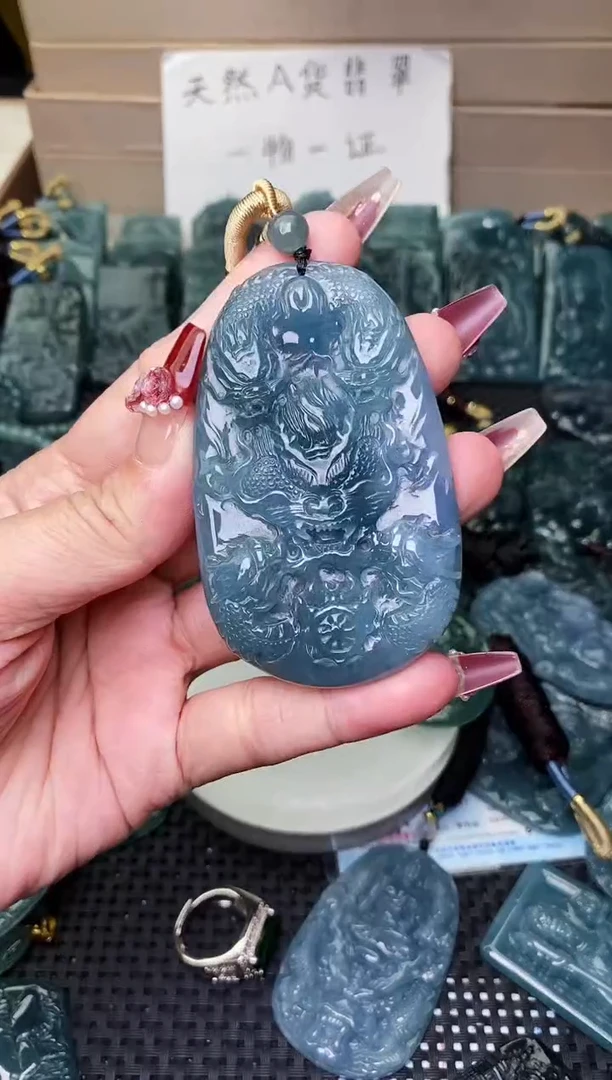 颈饰未镶嵌翡翠