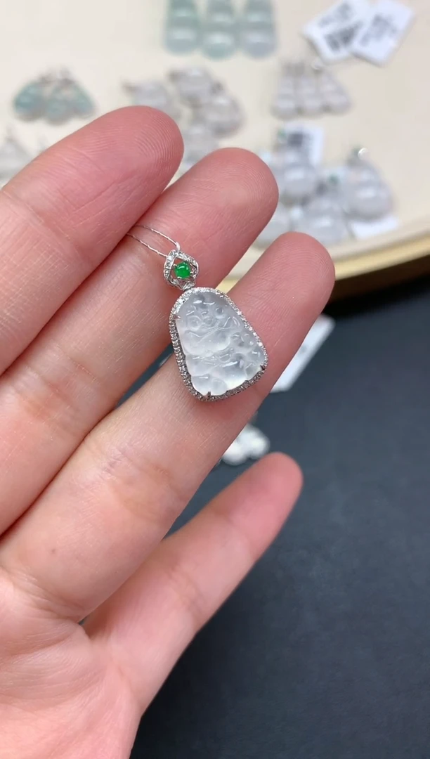 【闪购商品】翡翠吊坠(不含链)18K金镶嵌W19|1680