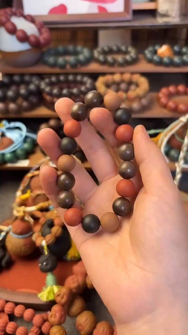 泥塑圆珠多宝手串一条