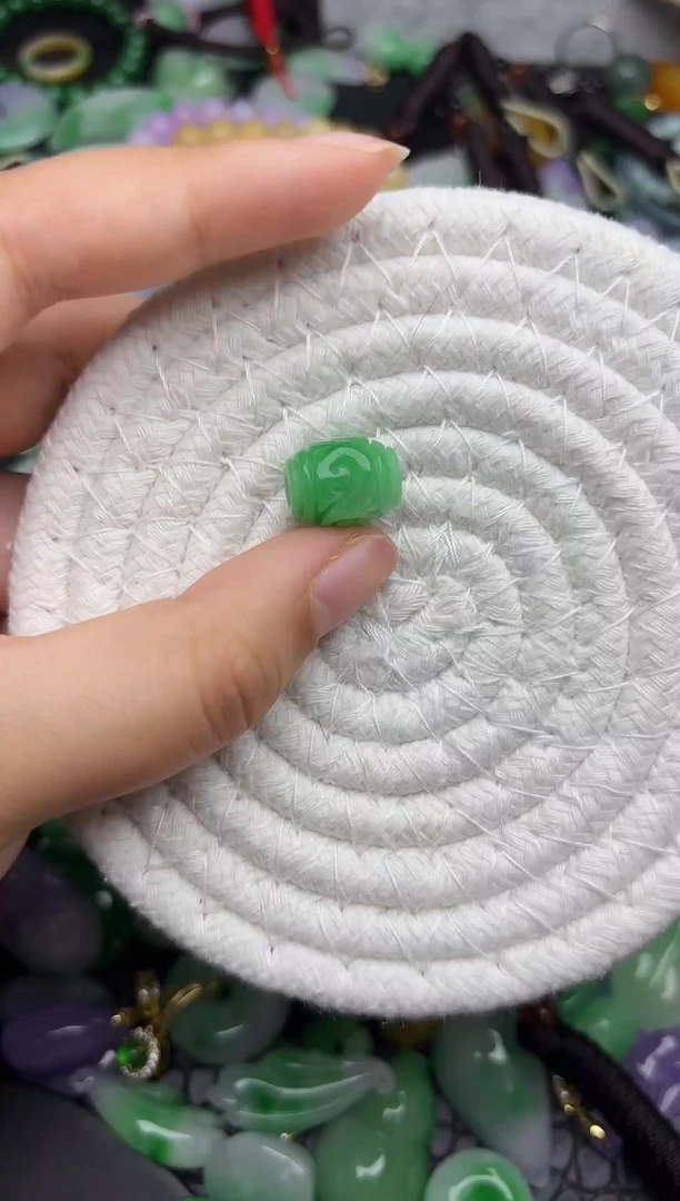 颈饰未镶嵌翡翠缅甸翡翠吊坠