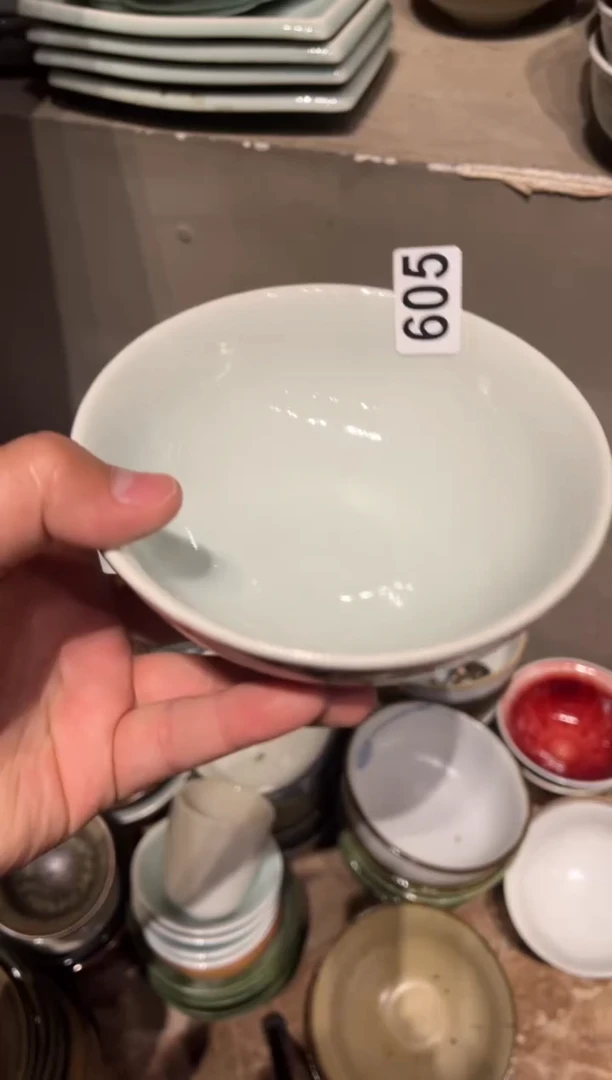 【闪购商品】瓷片605微瑕外红内白高足碗1个