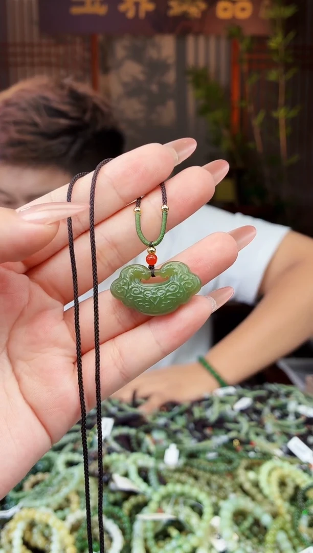 和田玉未镶嵌颈饰拍一发一