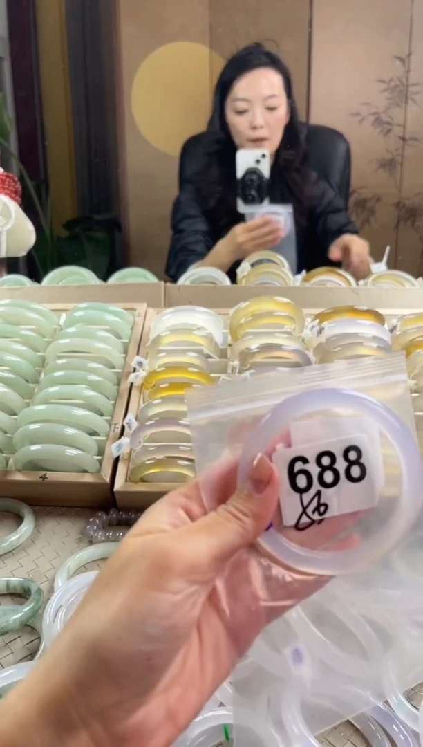 手镯玛瑙/玉髓未镶嵌688