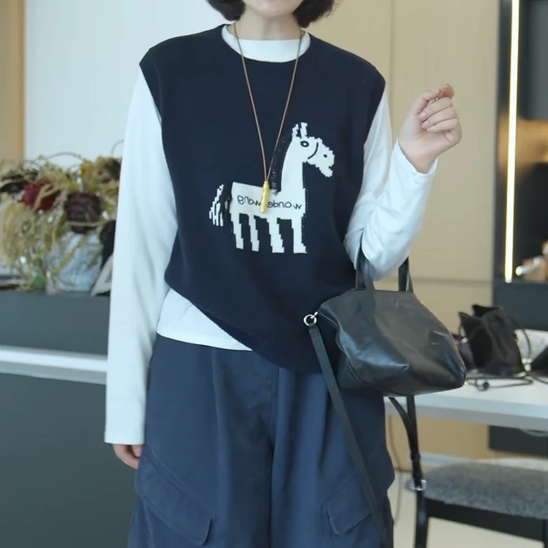 2025新款秋冬圆领小马刺绣无袖+显瘦叠穿针织马甲LK2506772