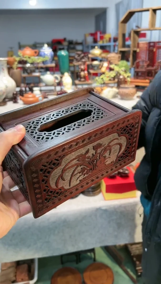 【闪购商品】红酸枝木类翻盖款纸巾盒一个