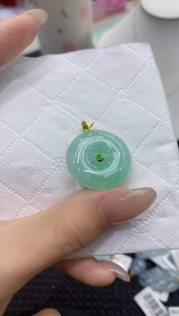 翡翠18K金镶嵌颈饰111111111111