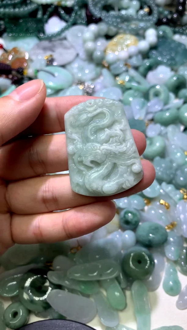 颈饰未镶嵌翡翠1