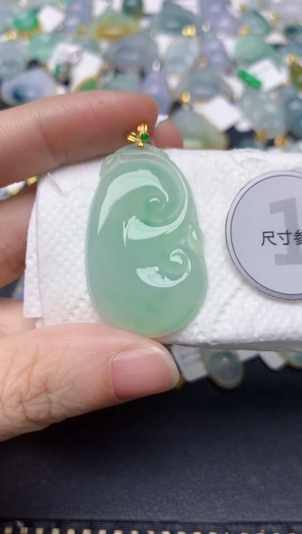 颈饰18K金镶嵌翡翠天然缅甸A货翡翠