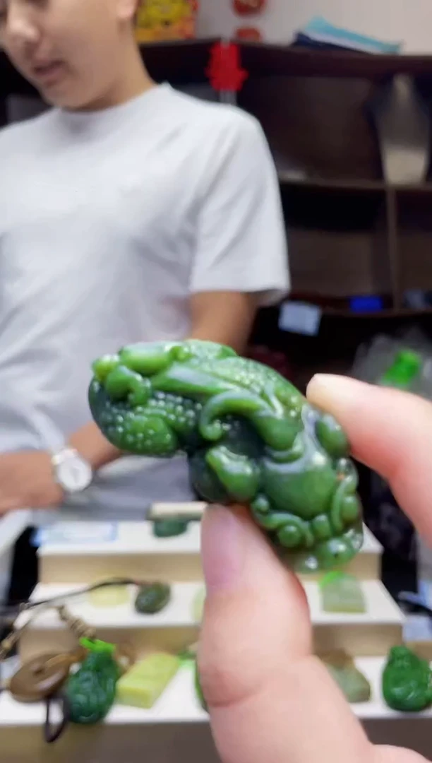 和田玉未镶嵌颈饰1