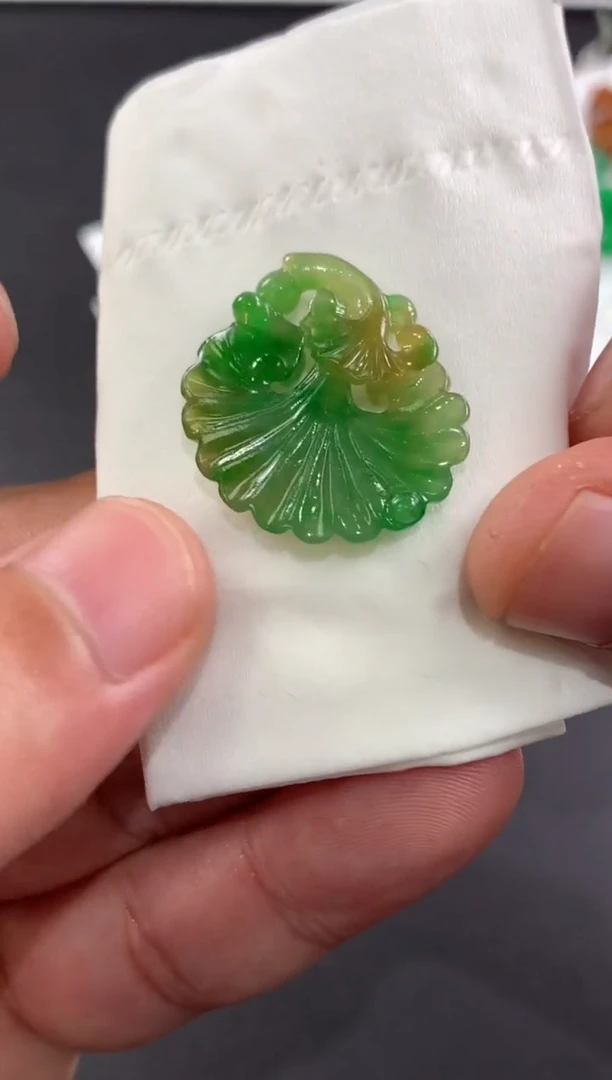 未镶嵌定制翡翠张*月翡翠