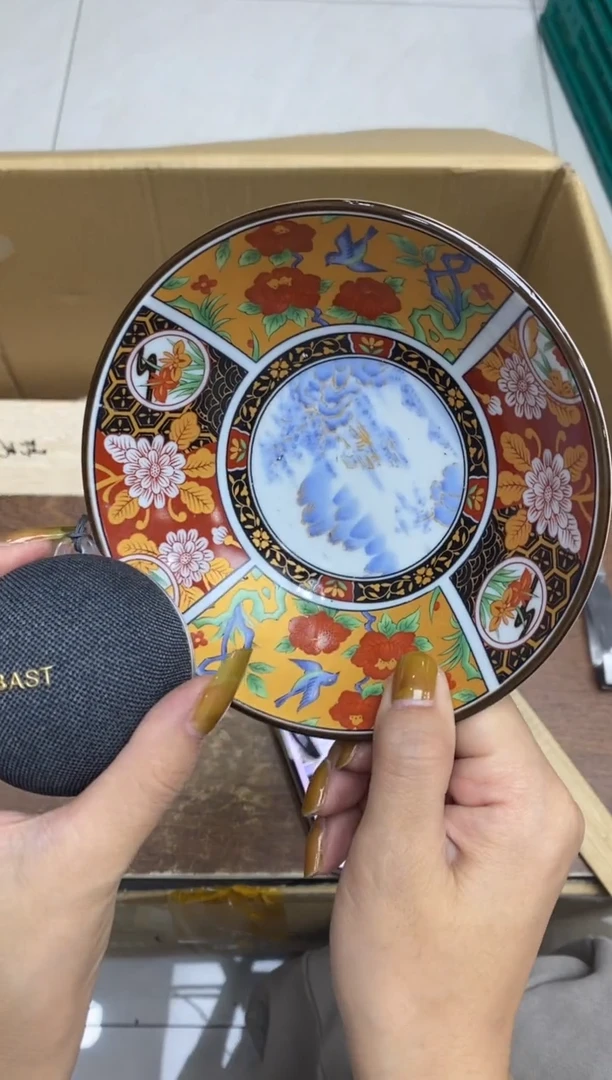 瓷片中秋快乐，幸福美满。