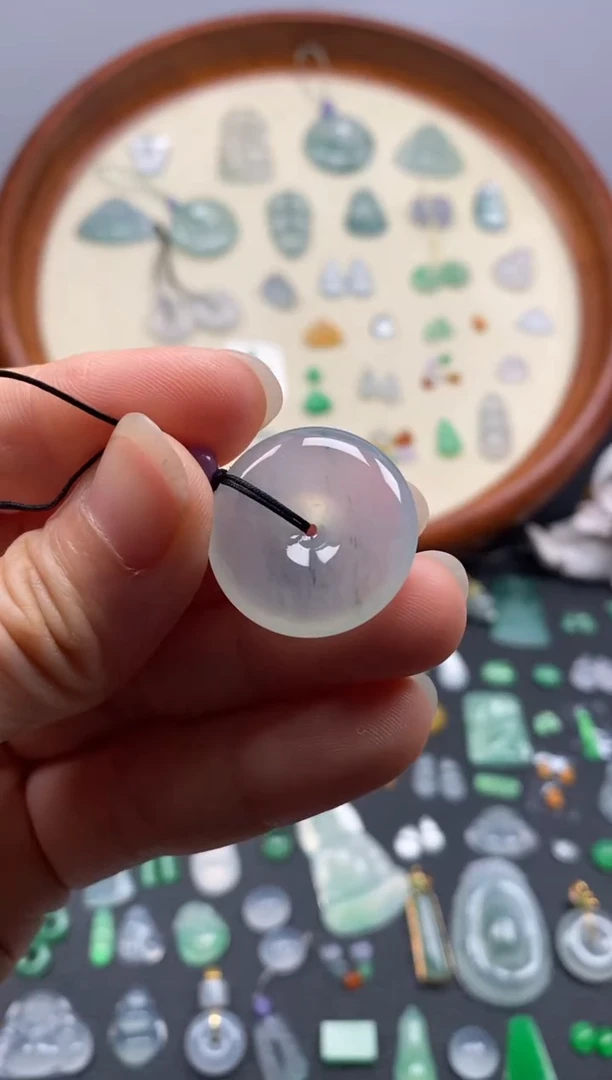 颈饰未镶嵌翡翠冰飘花扣子/芬