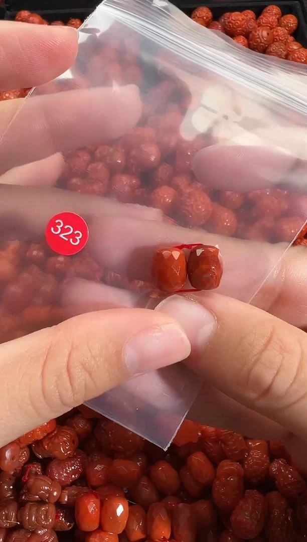 颈饰未镶嵌南红玛瑙1