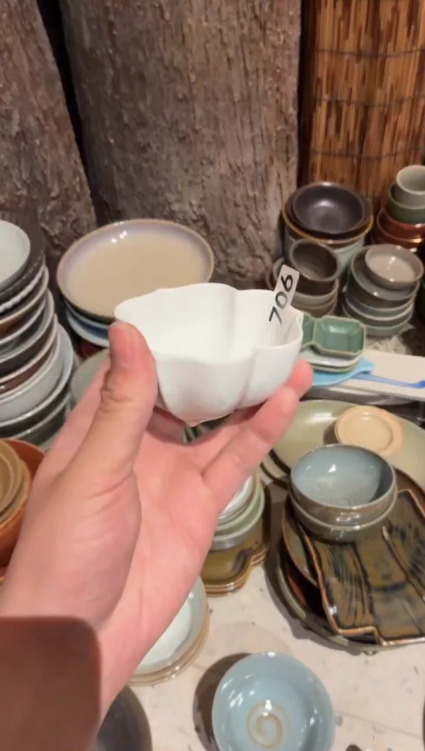 瓷片沐*梓706 定白三足小料碗1个