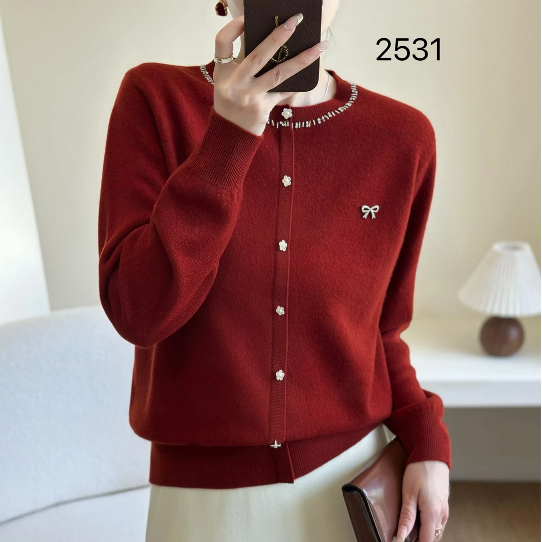 黛妍2531冬季新款100%羊毛时尚气质女款小花钉珠圆领针织上衣
