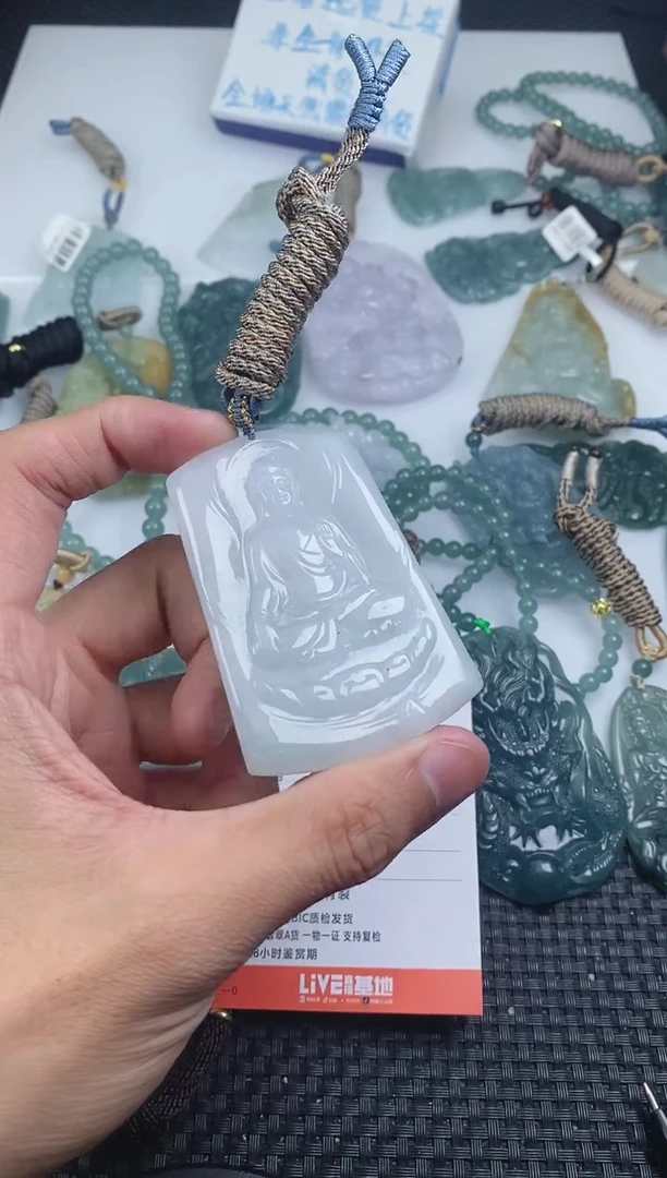 翡翠未镶嵌颈饰