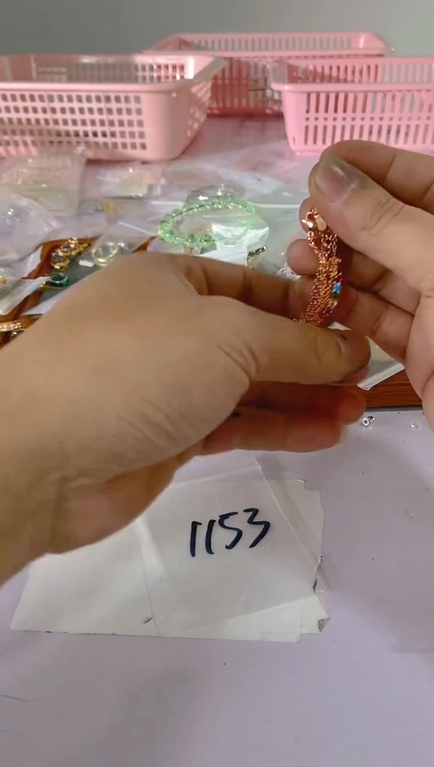【闪购商品】水晶颈饰银S925镶嵌1153红宝，蓝宝，多样性发一件赠链